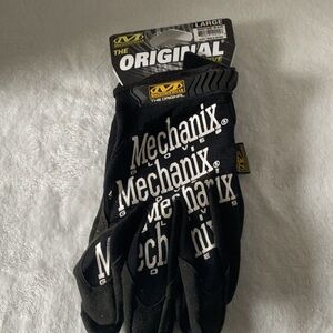 Black Mechanix Utility Gloves with Secure Closure